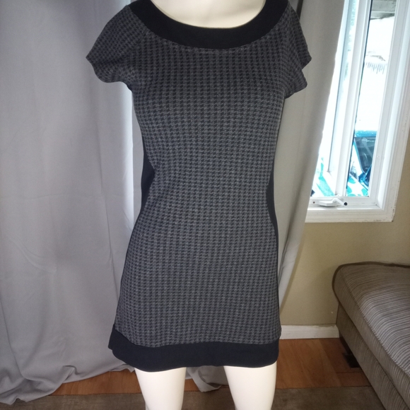 Dresses & Skirts - Chic Black and Gray Dress